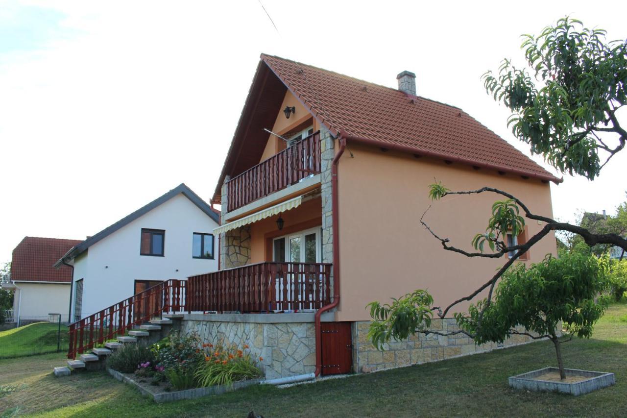 Lizi Apartman Alsoors Luaran gambar