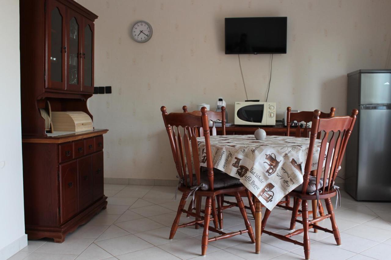 Lizi Apartman Alsoors Luaran gambar