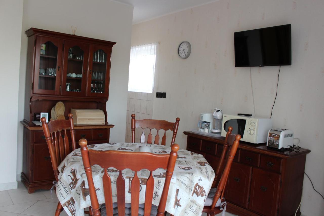 Lizi Apartman Alsoors Luaran gambar