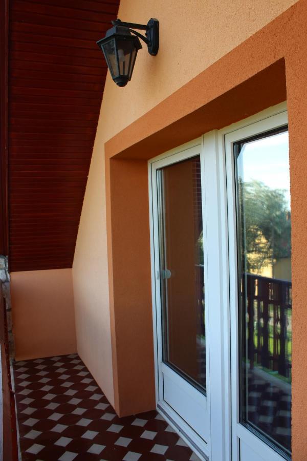 Lizi Apartman Alsoors Luaran gambar